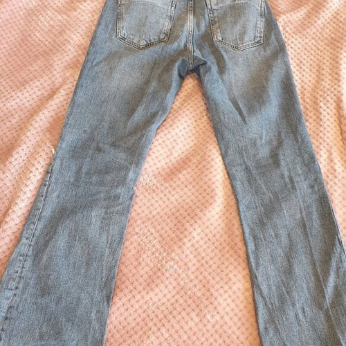 Zara jeans light blue with knee rip like new