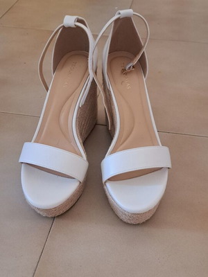 Tsoukalas Shoes White Summer Women's Anatomic Platform Sandals size 37 like new