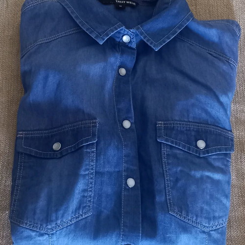 Blue shirt like new with white buttons size M