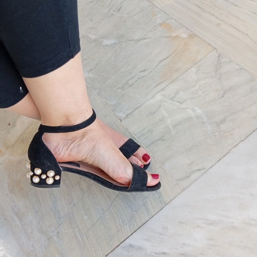 Sandals with Pearl Covered Heel like new, size 37, black velvet