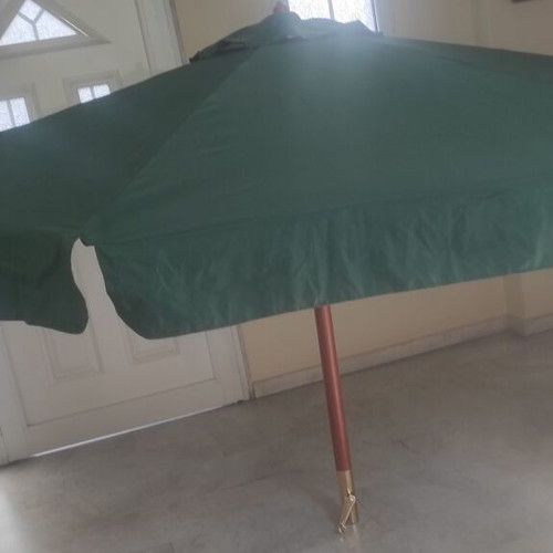 Garden umbrella 3m x 2.4m like new, manual open and close