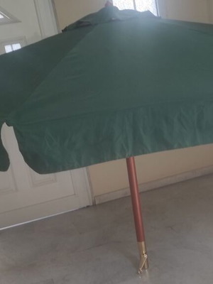 Garden umbrella 3m x 2.4m like new, manual open and close