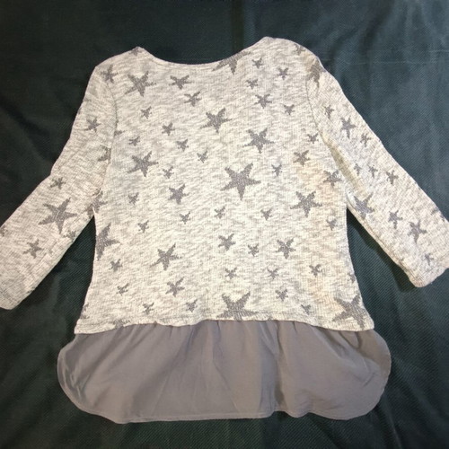 Women's Grey Knitted Top with Star Pattern and Layered Hem like new