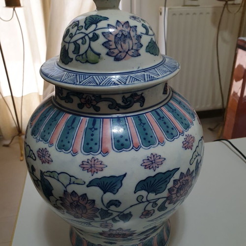 Chinese vase new, height 37 cm with beautiful colors