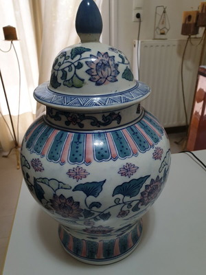 Chinese vase new, height 37 cm with beautiful colors