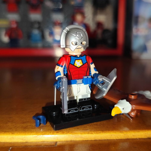 Peacemaker & Eagly minifigure like new with accessories