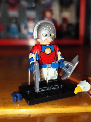 Peacemaker & Eagly minifigure like new with accessories