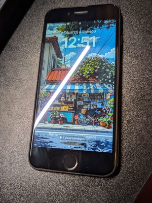 Iphone SE 2020 128GB used with battery health 100% and broken back