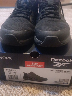 Reebok εργασιακά υποδήματα μεταχειρισμένα, μέγεθος 39, μαύρα