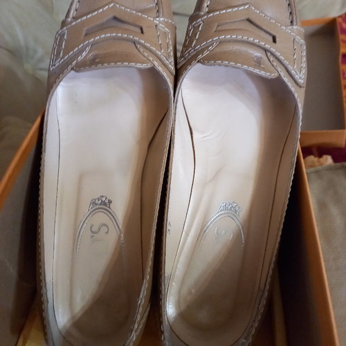 TOD'S women's leather beige loafers size 37