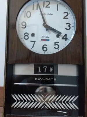 Rhythm Gloria Japanese collectible wall pendulum clock used analog