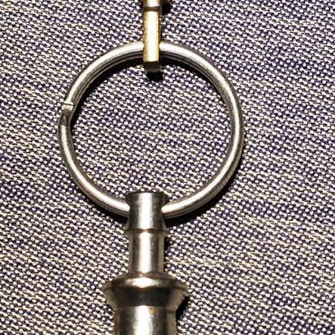 Vintage belt keychain like new, silver with quick release clasp