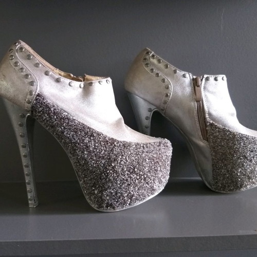 Silver ankle boots like new with inner platform and studs
