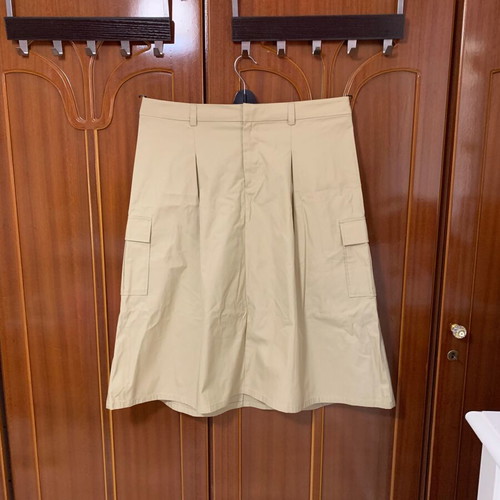 H&M cargo skirt with 2 pockets, beige, size L
