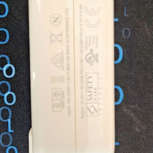 Apple USB-C Laptop Charger 61W 3A like new without power cable