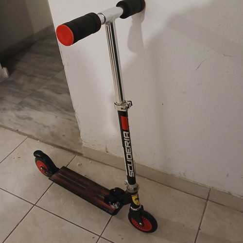 Scuderia Kids Scooter used, foldable black and red