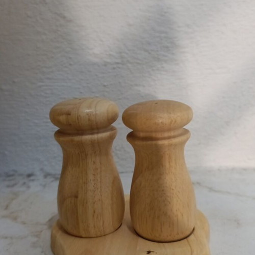Wooden salt and pepper set with base