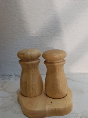 Wooden salt and pepper set with base