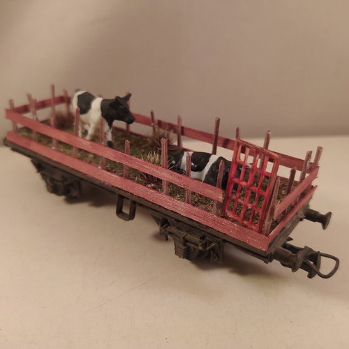 Lima model train wagon with custom weird loads like new