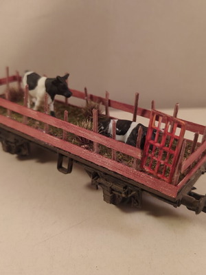 Lima model train wagon with custom weird loads like new