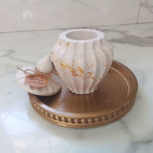 Decorative plaster vase like new with gold details and round tray 17 cm
