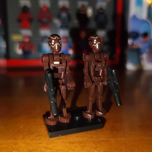 Commando Droid (Brown) Lego figure with base and blasters, Lepin
