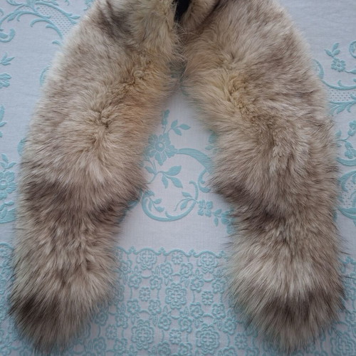 Fox fur collar new, beige, 120x20 cm