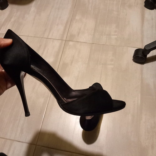 Sante satin sandals size 38 like new, black
