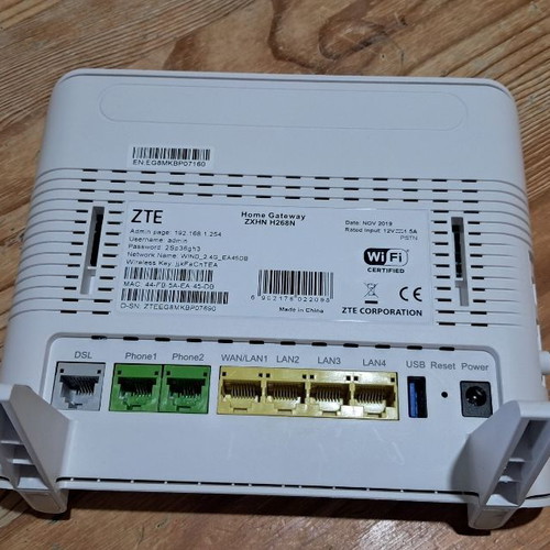 ZTE ZXHN H268n router with power adapter
