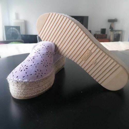 Women's sandals new in light pink color, size 39