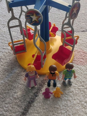 Playmobil collectible carousel used, missing one safety belt