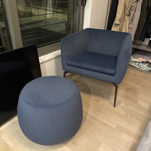 Denise Armchair with Footstool by Alivar like new, dark blue velvet fabric