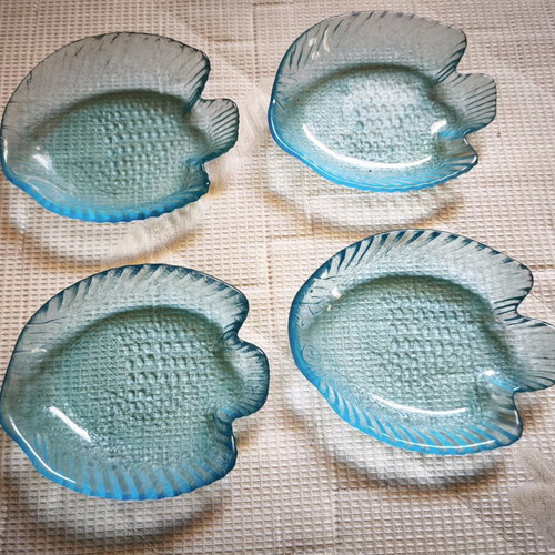 Fish-shaped dessert plates made of ciel glass like new