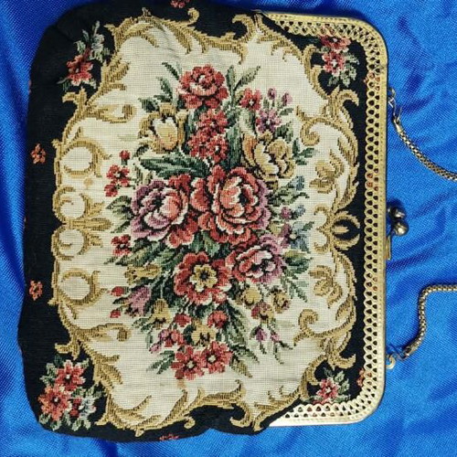 Handbag like new, embroidered vintage 1950s style