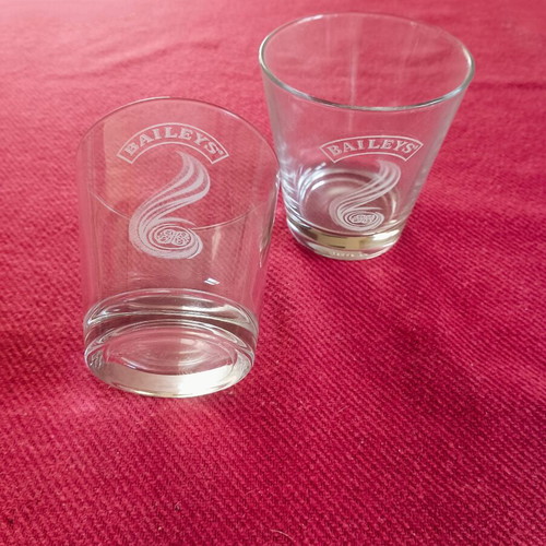 Baileys collectible glasses set of 2, like new