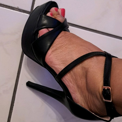 Black high-heeled sandals like new, size 36