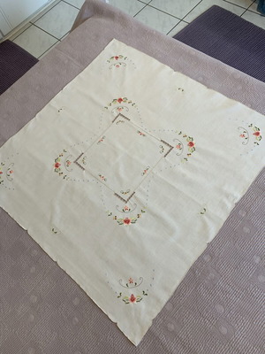 Vintage tablecloth with Richelieu cutwork embroidery 82x80cm like new