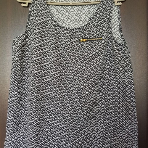 Only women's top like new, size S, black and white