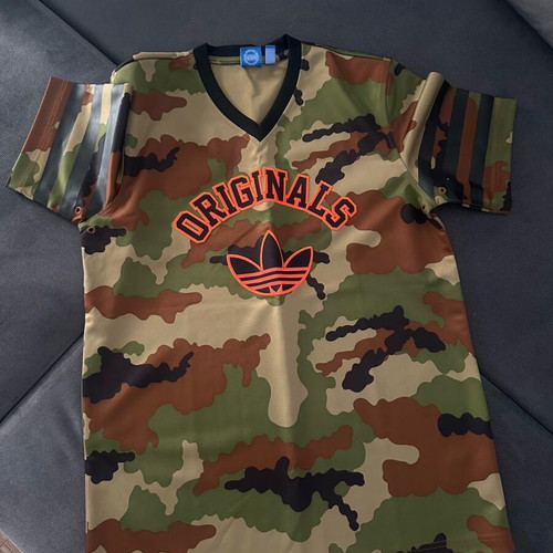 Adidas tshirt short sleeve like new, size M, green