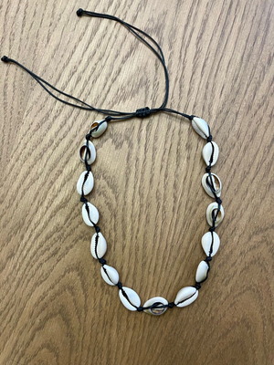Summer necklace with shells like new, white