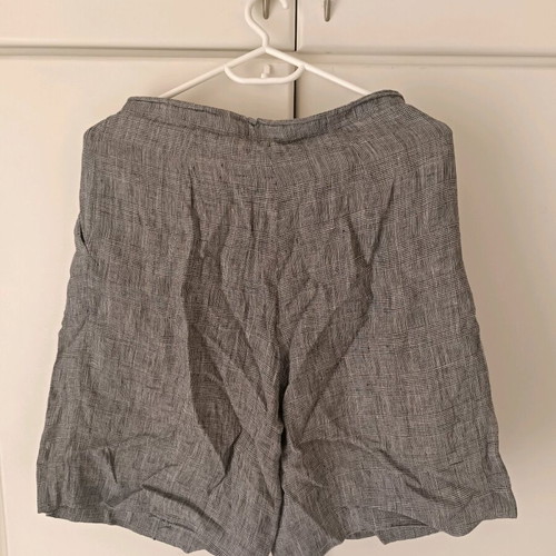 Women's checked grey white Zara shorts like new, size XL