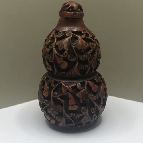 Vintage Chinese gourd shaped snuff bottle used