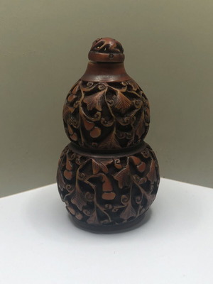 Vintage Chinese gourd shaped snuff bottle used