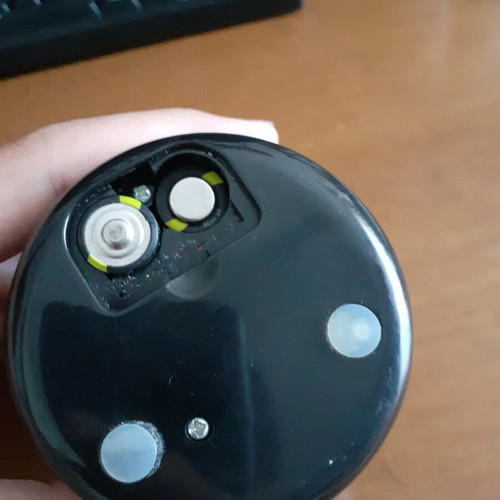 Electric sharpener used with AA batteries