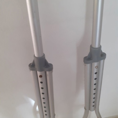 Aluminum Adjustable Crutches like new, height 1.37m-1.57m, pair