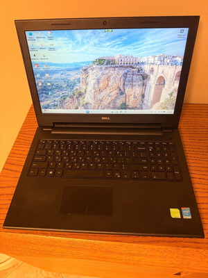Dell Inspiron 15 3542 laptop σαν καινούργιο με 8GB RAM και 120GB SSD