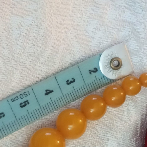 Vintage amber mastic necklace with screw clasp, 42 cm