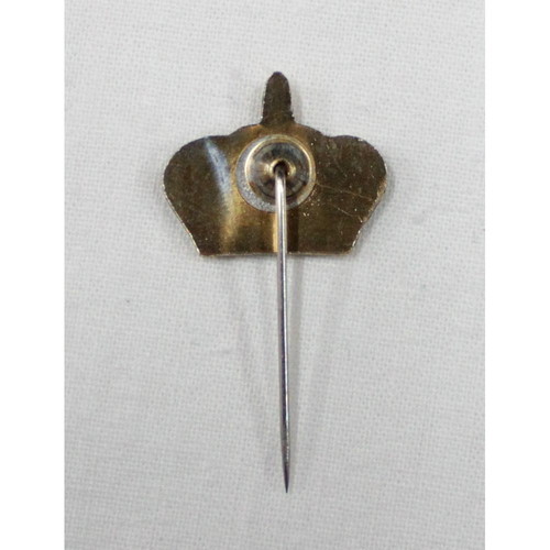 Vintage royal crown pin like new