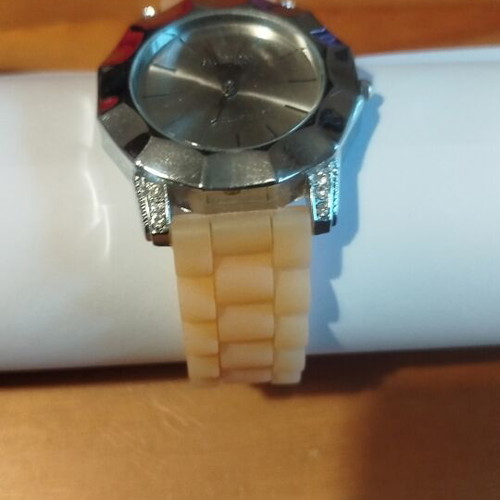Women's wristwatch like new with new battery