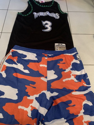 Timberwolves jersey Medium and Nike Knicks shorts L set like new